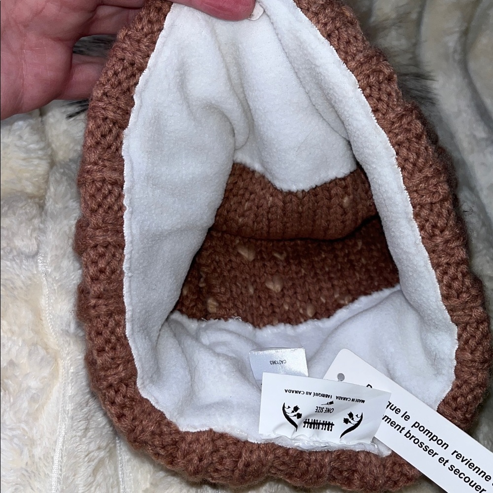 NWT Free People Wool Blend Mauve Cozy Knit Beanie w/Faux Fur Pom Pom Great gift. - Picture 4 of 5
